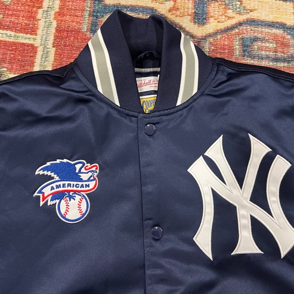 Mitchell & Ness New York Yankees MLB Heavyweight Satin Jacket - Picture 11 of 11